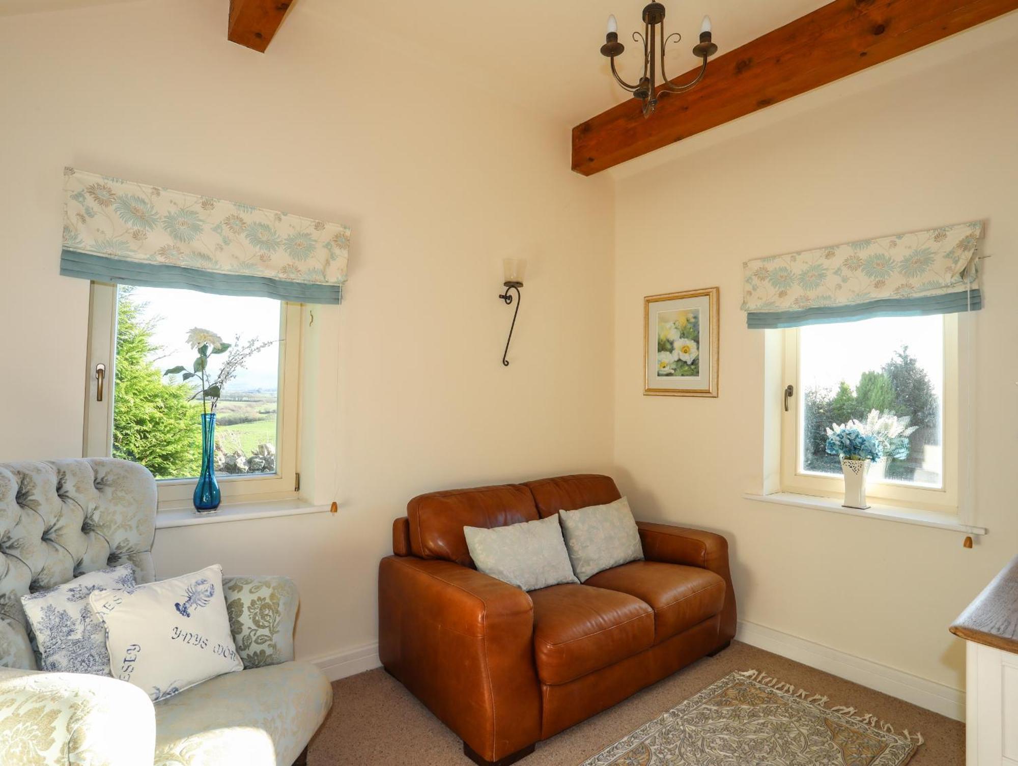 Cosy Barn Villa Dwyran Ngoại thất bức ảnh