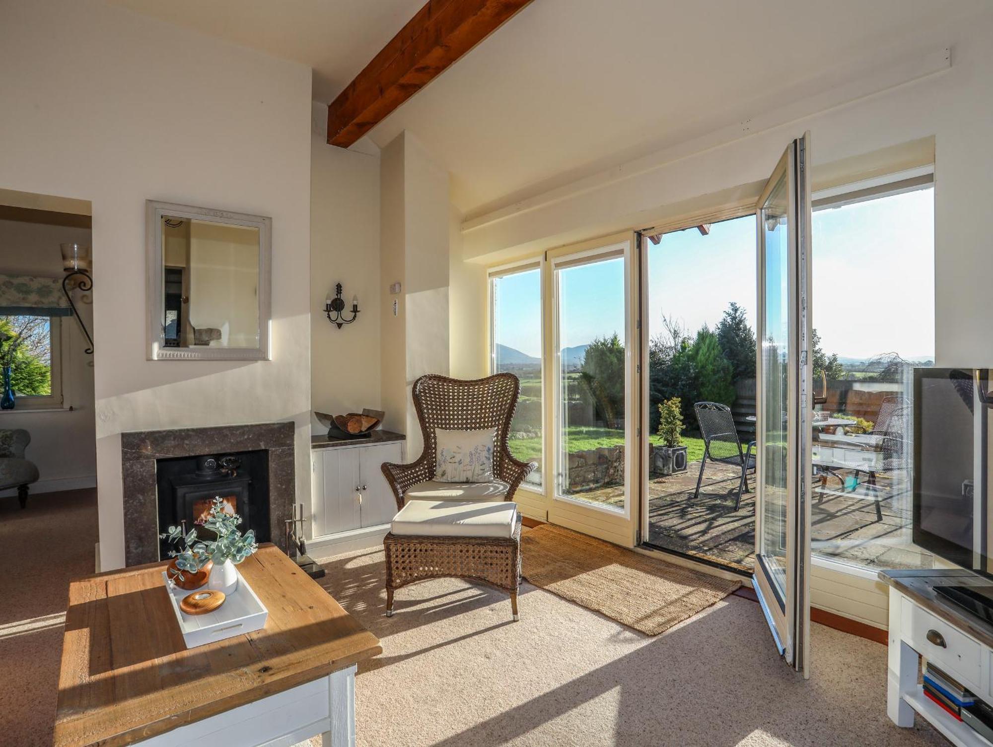 Cosy Barn Villa Dwyran Ngoại thất bức ảnh